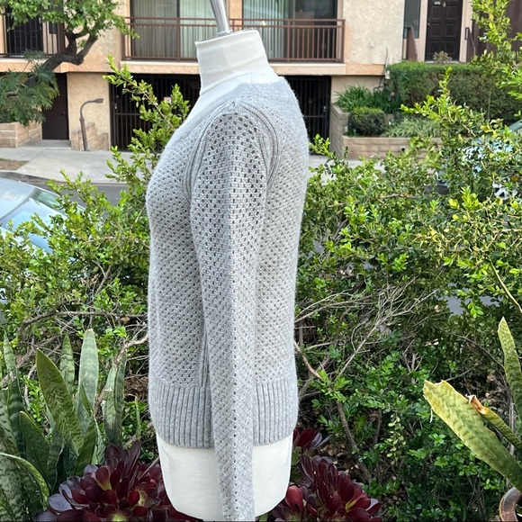 CLUB MONACO Crew Neck Sweater Open Weave On Sleeve Size Medium - Picture 2 of 8